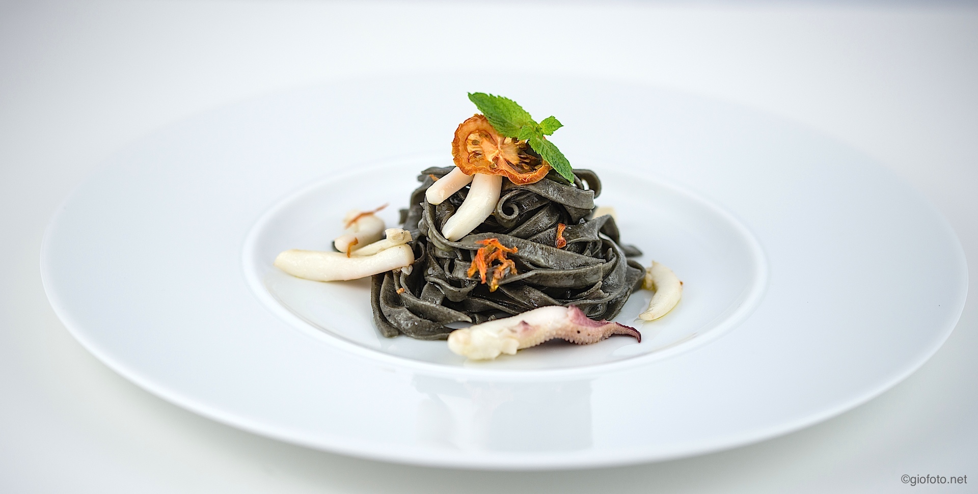 Emozione visiva 1 - Tagliatella al nero