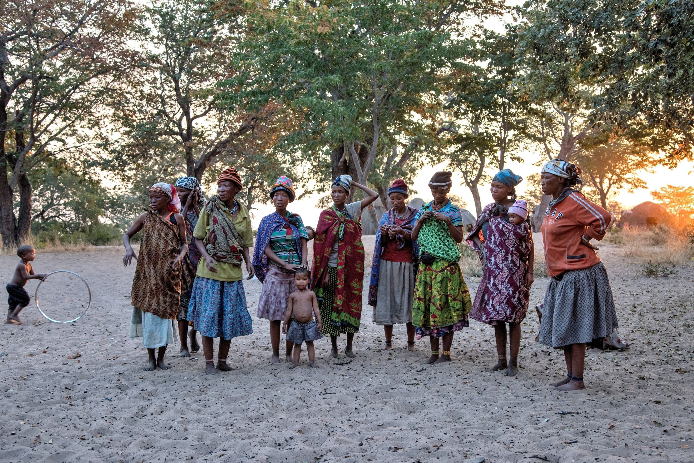 Bushmanland - Si canta e gioca al villaggio Boscimane
