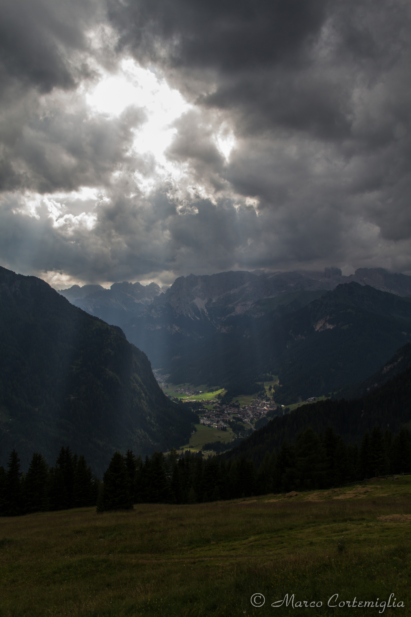 Riflessi di luce sulla Val di Fassa
