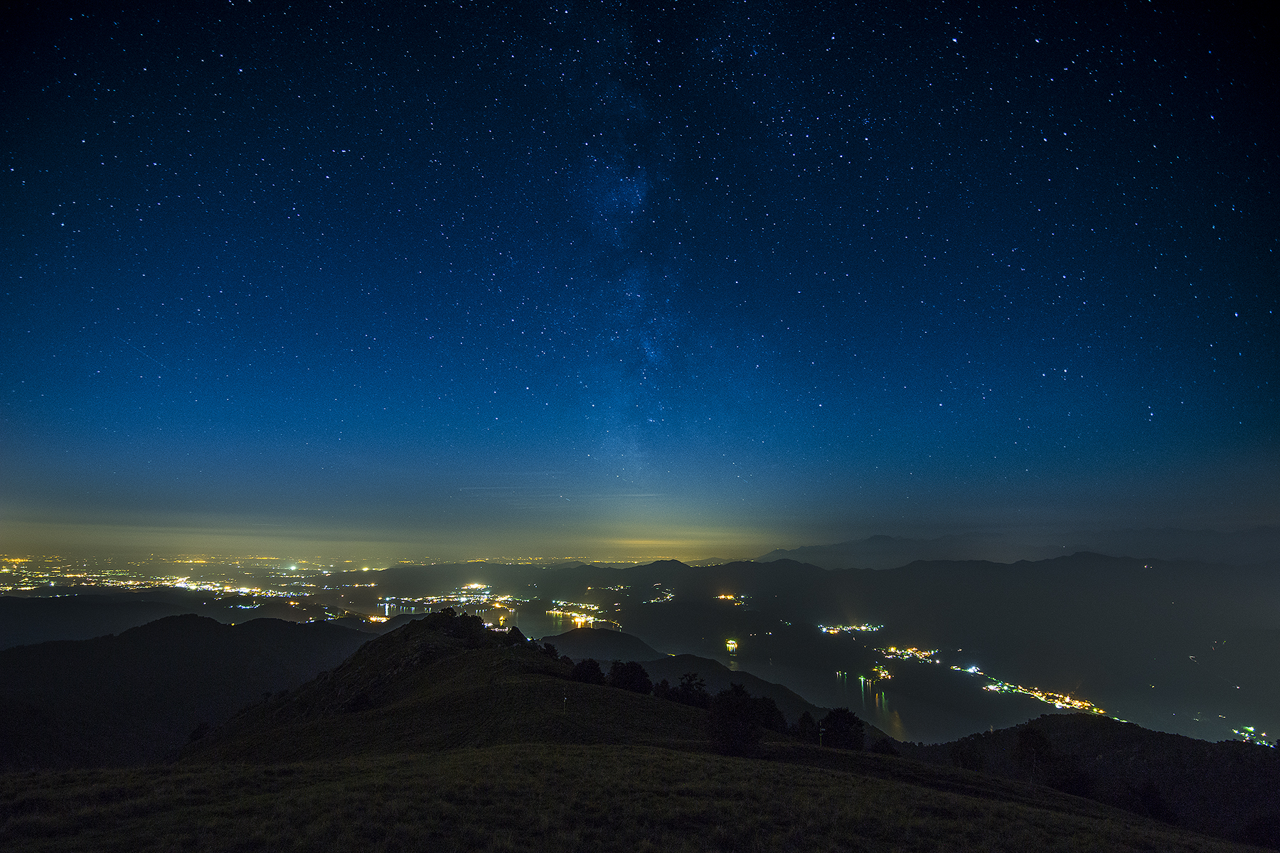 Luci della civiltà e luci dell'immensità