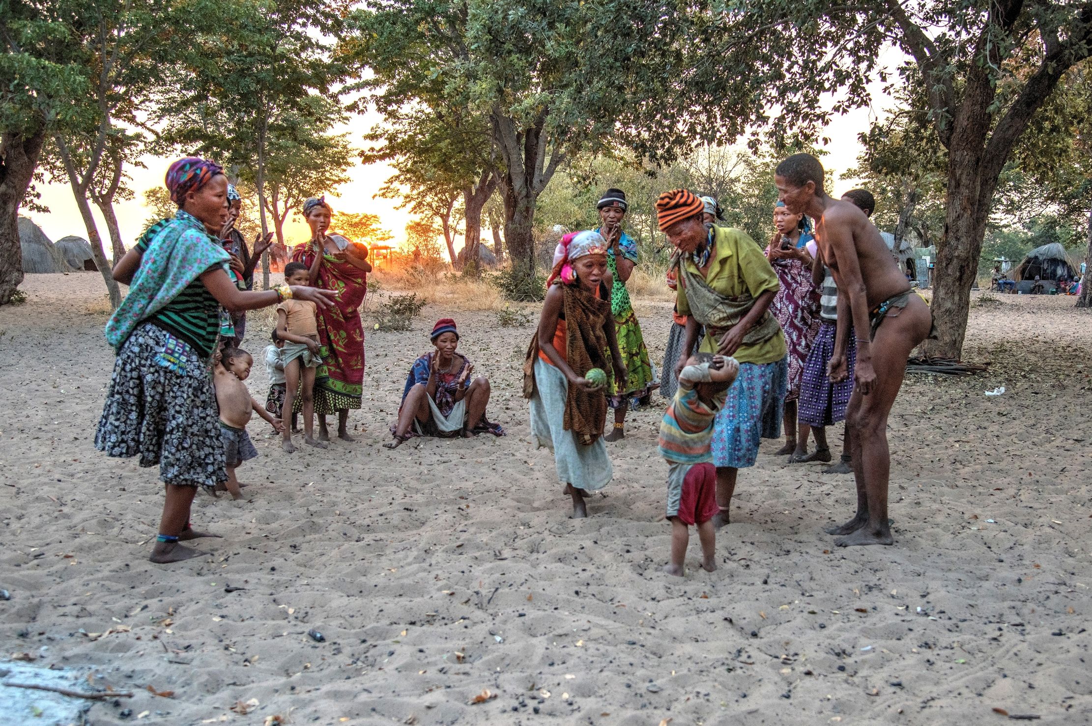 Bushmanland - Si gioca e si canta al villaggio Bosciman