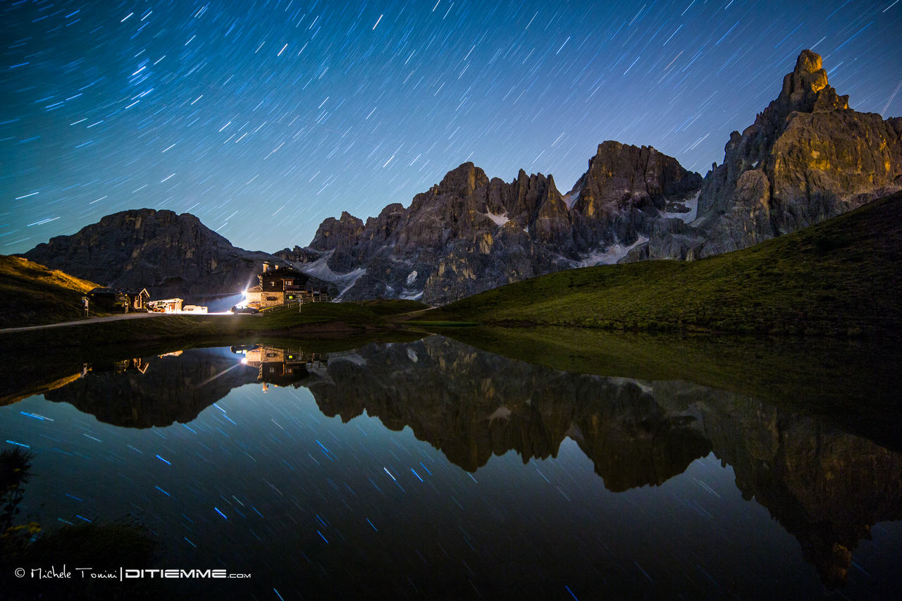 star trail con baita