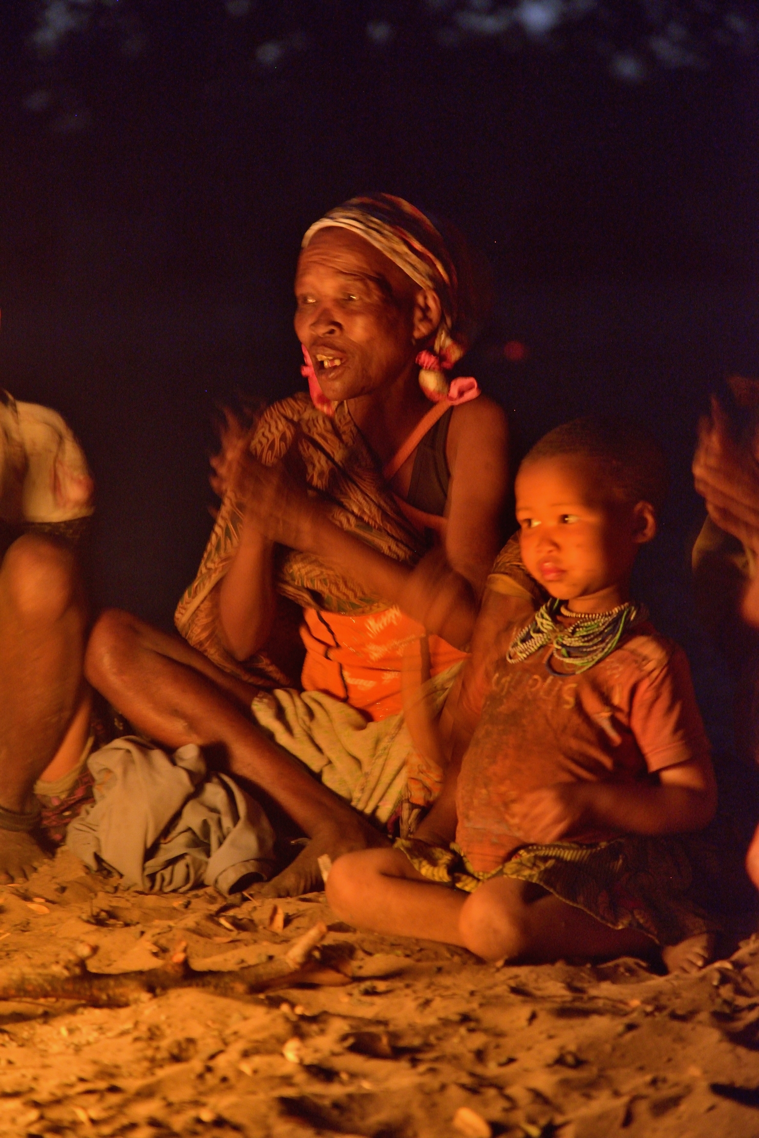 Bushmanland - Boscimani davanti al fuoco