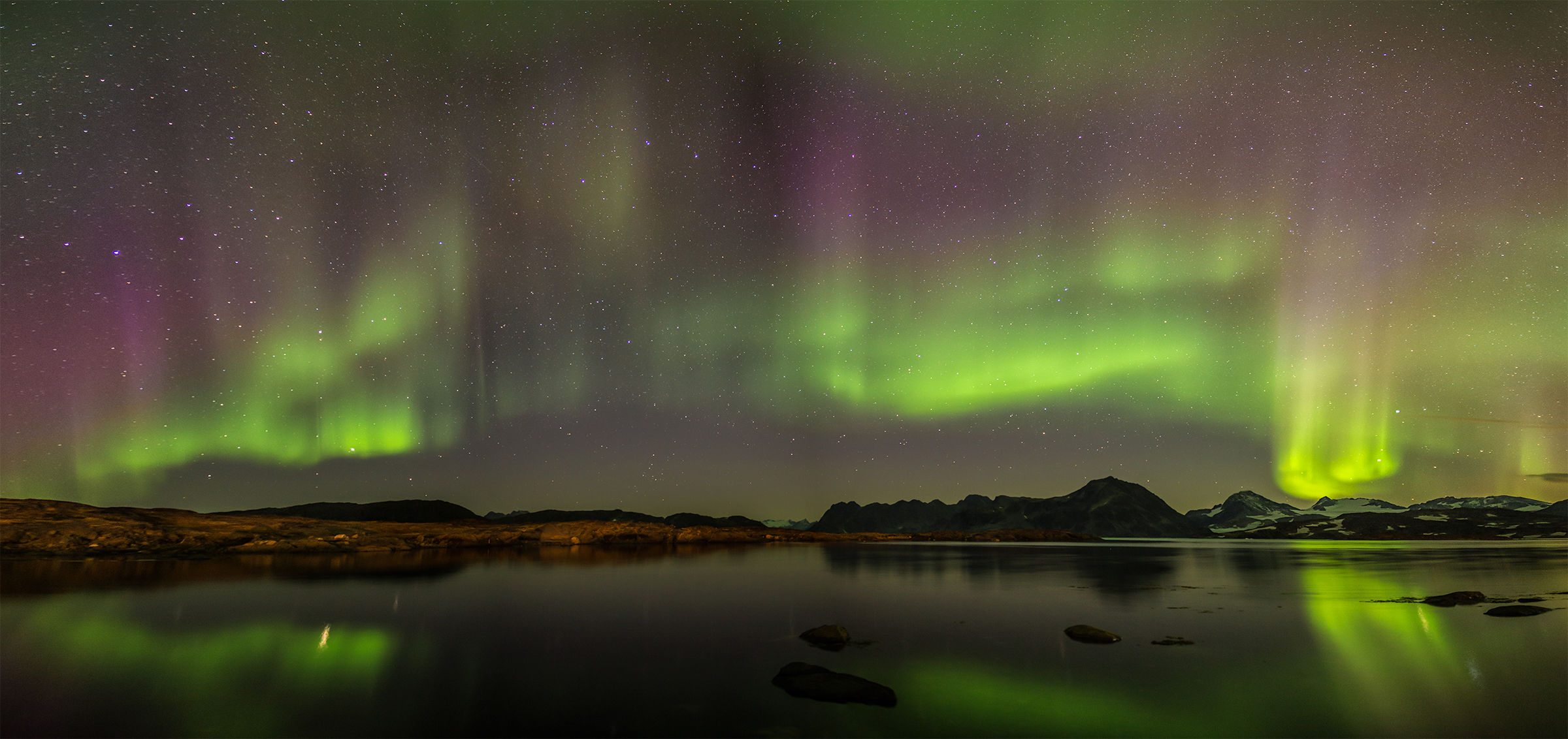 Aurora with reflections1