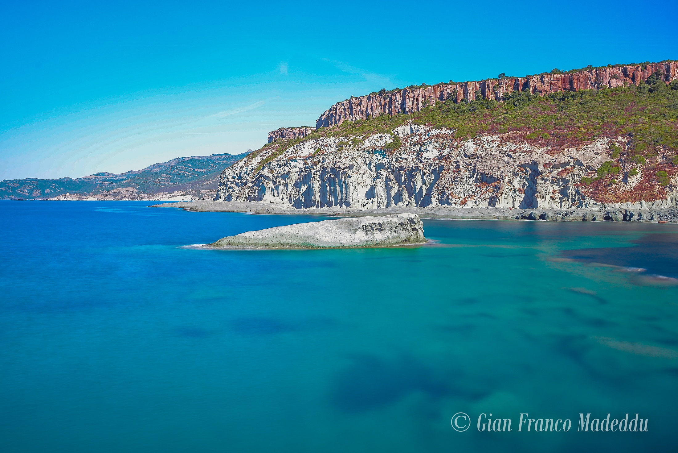 Isolotto a Cala e Moro.