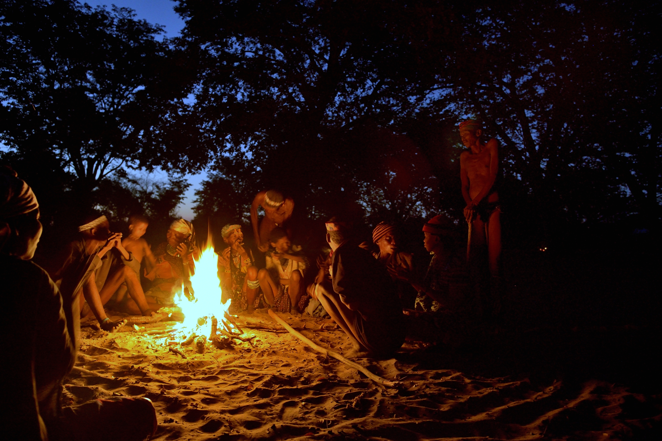 Bushmanland - Boscimani davanti al fuoco