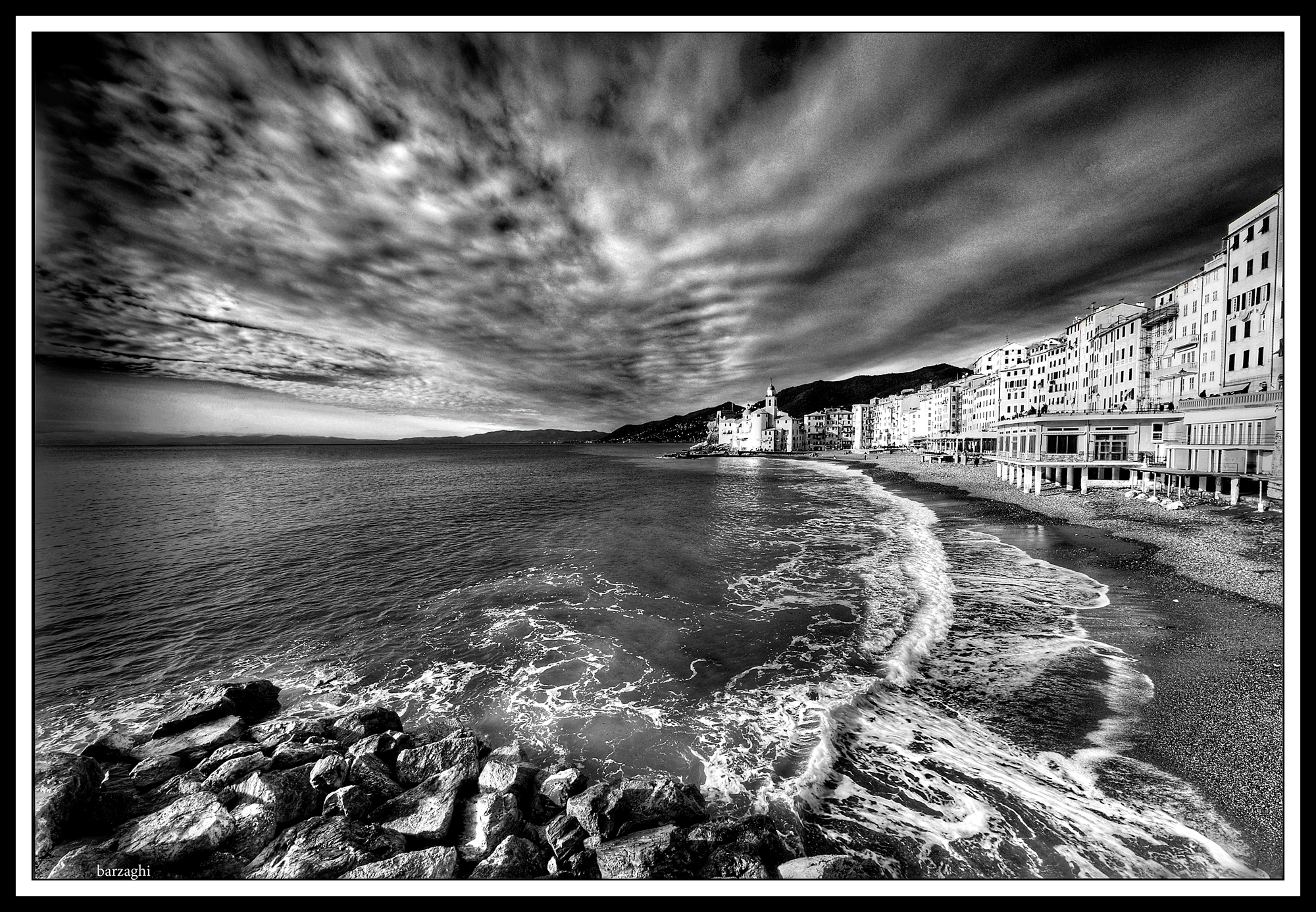 spiaggia di Camogli in bn