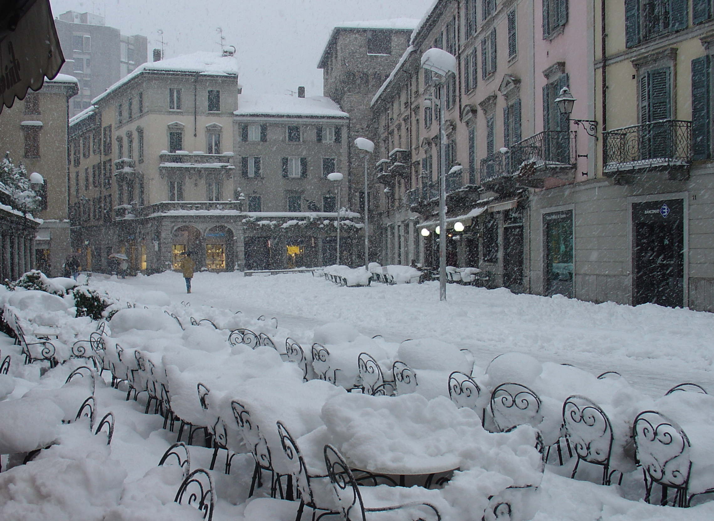 Lecco, piazza XX settembre, nevicata