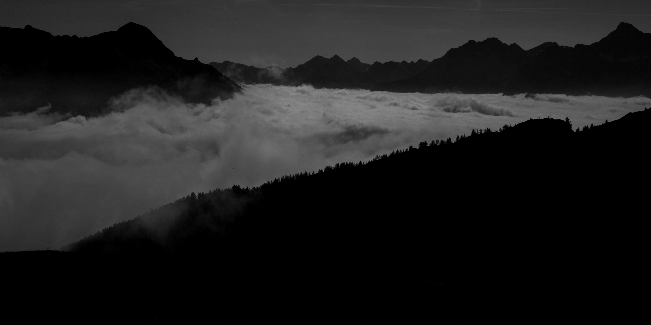 Un mare di nuvole, dal rifugio Champillon