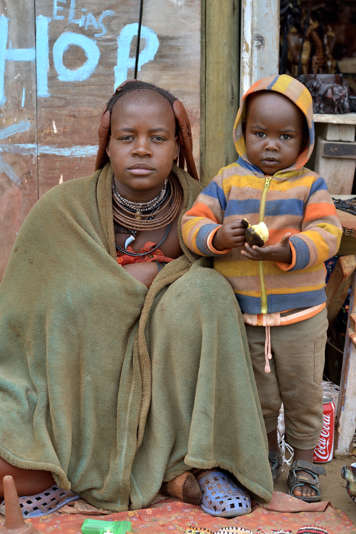 Skeleton Coast - Donna Himba con bambino a Walvis Bay