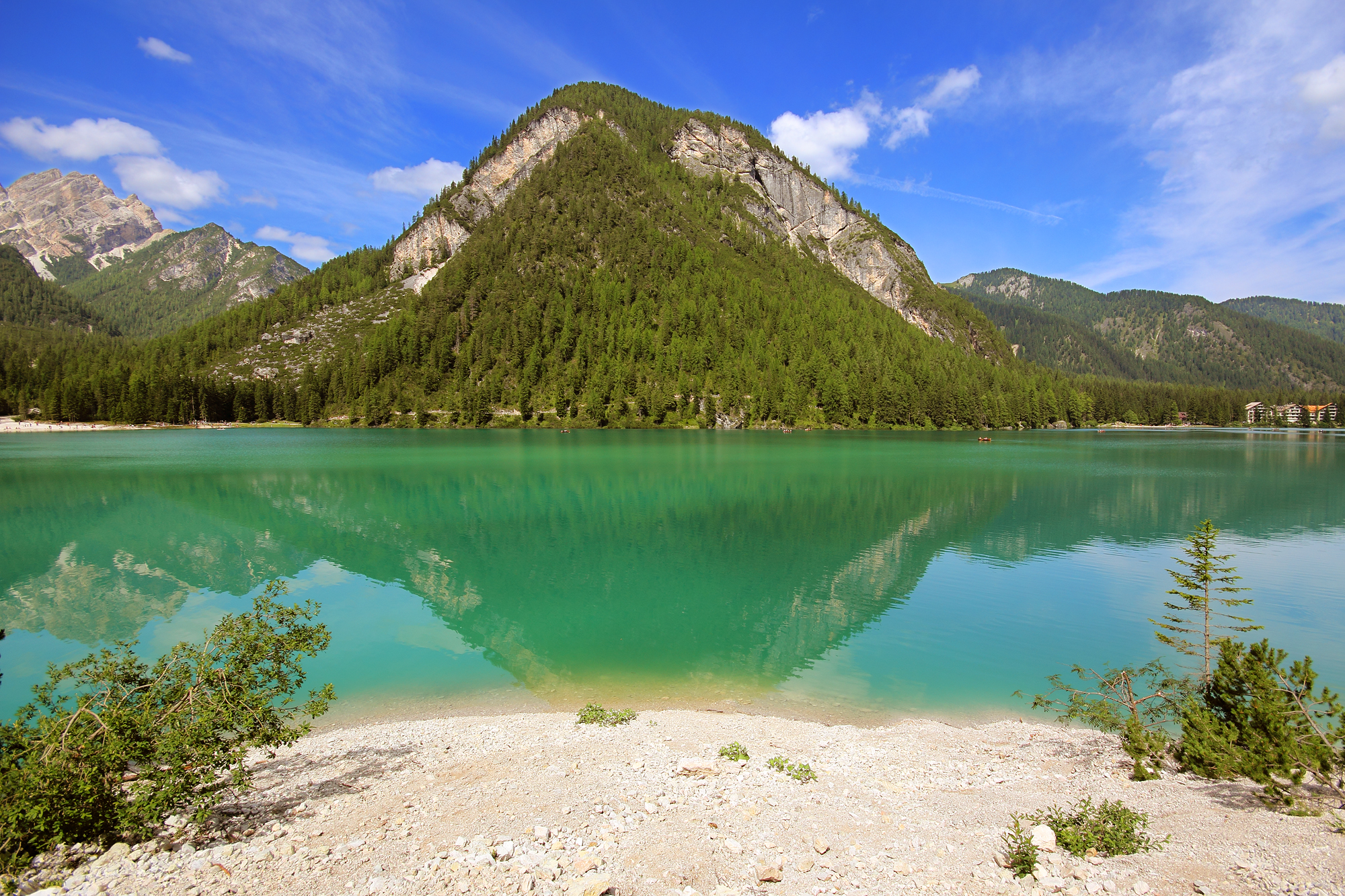 The Braies lake suggestions
