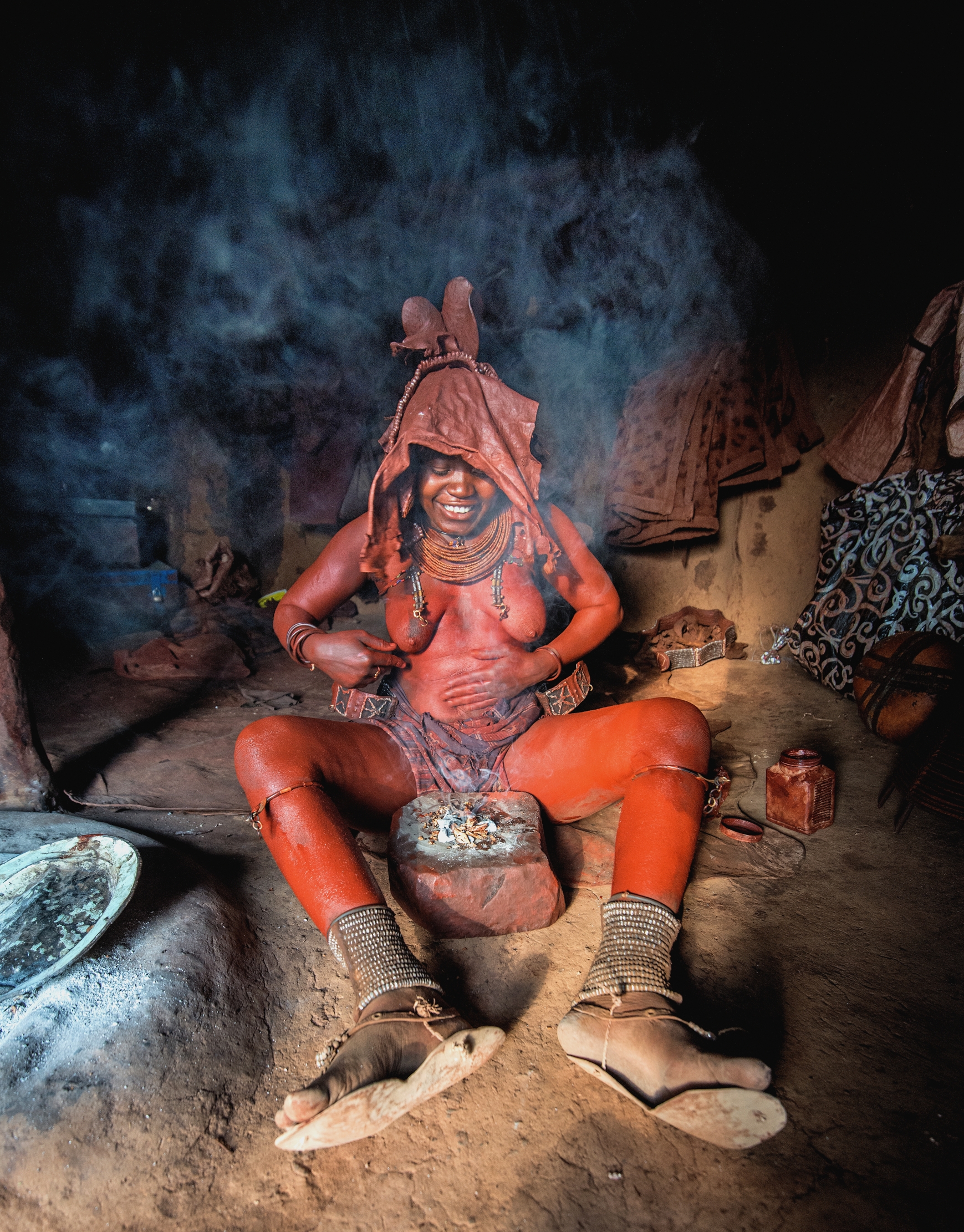 Ovamboland - Donna Himba si purifica