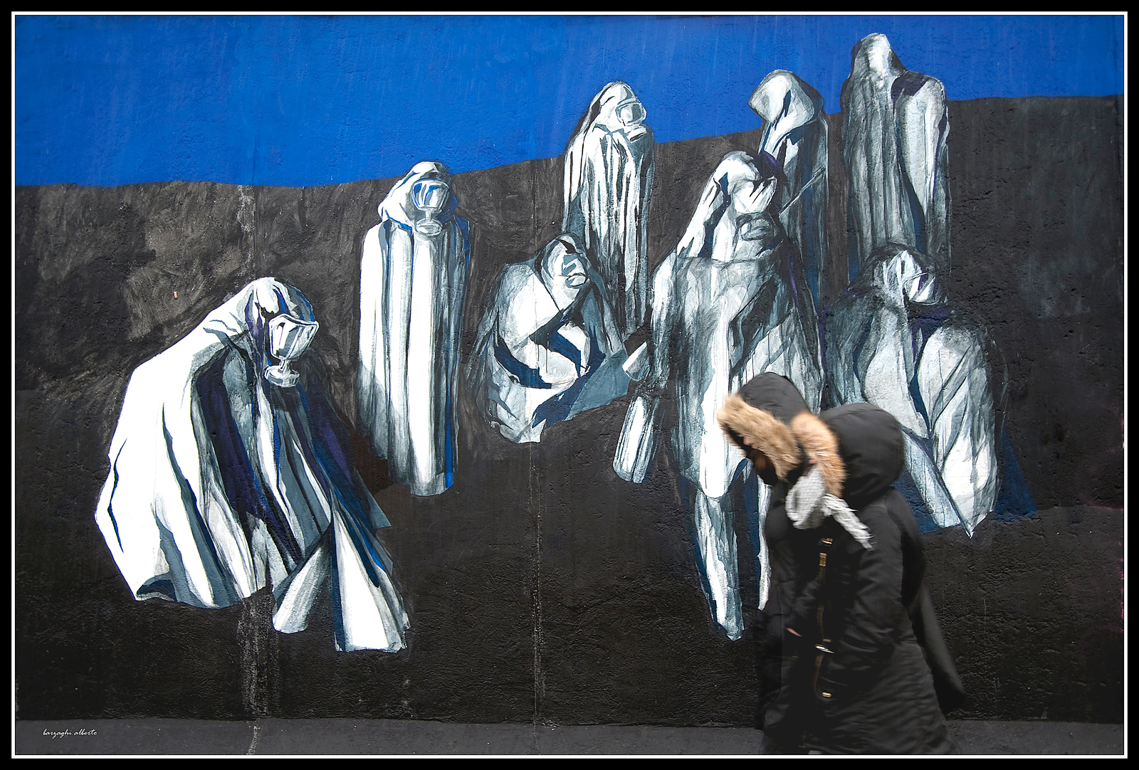 incapucciati-muro di Berlino