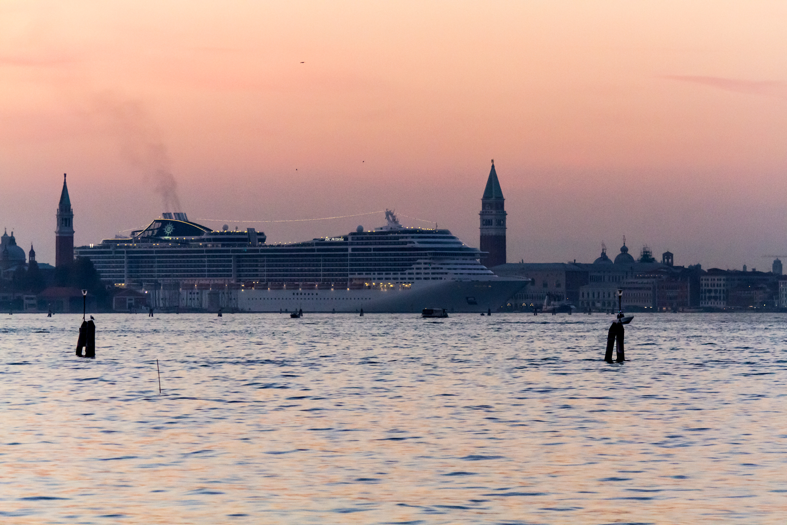 Navi grandi, città piccola. 1