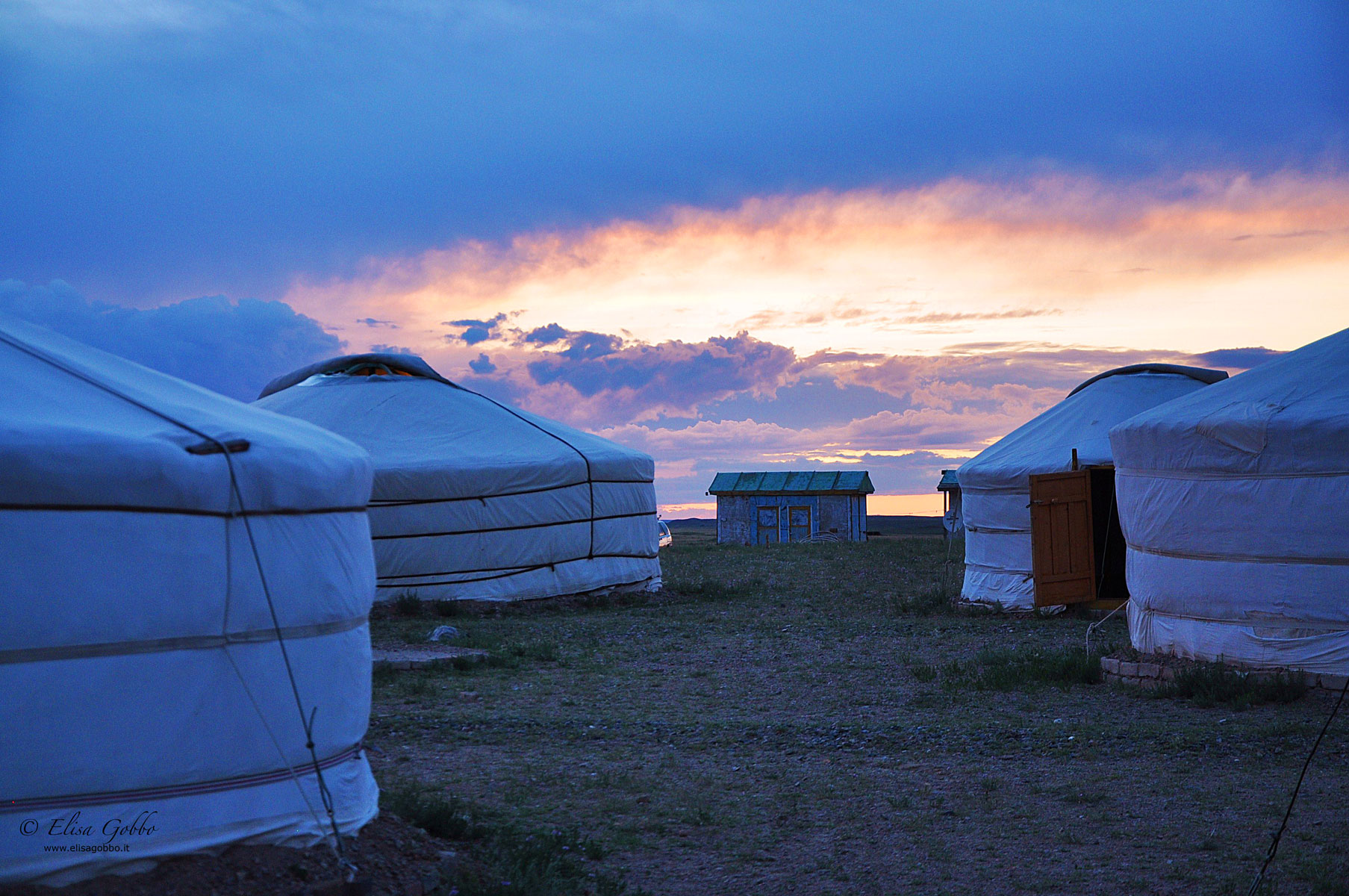 Tramonto nel campo Gher