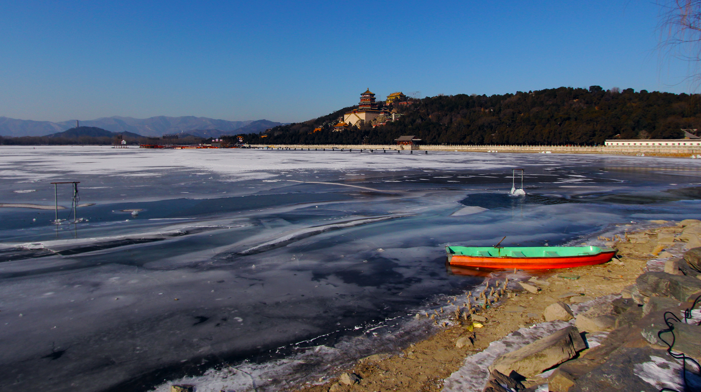 Il lago nel palazzo a Pechino