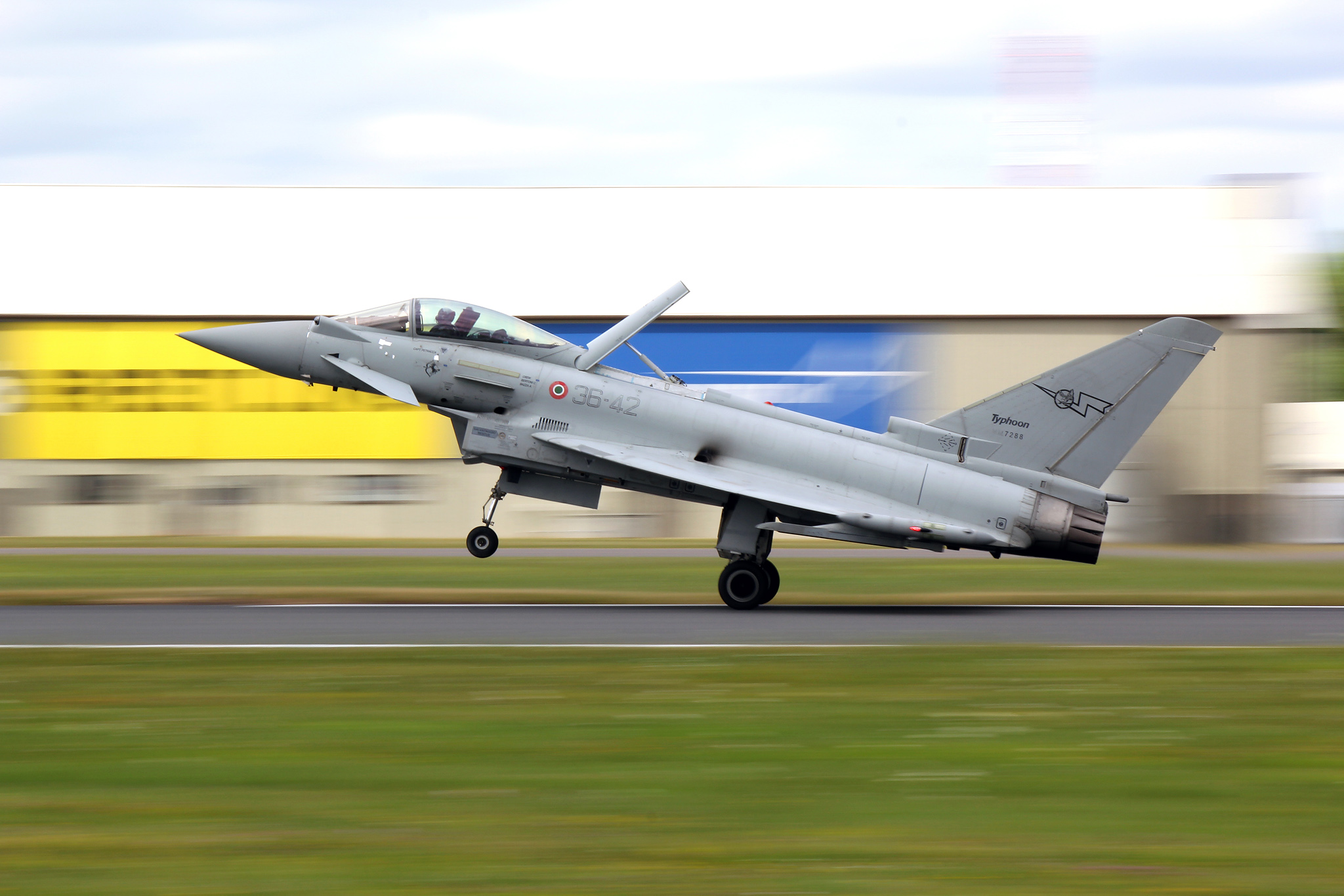 Eurofighter in atterraggio