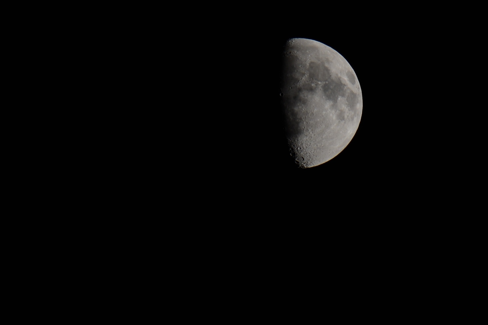 My first photo of the moon - 07/06/2014