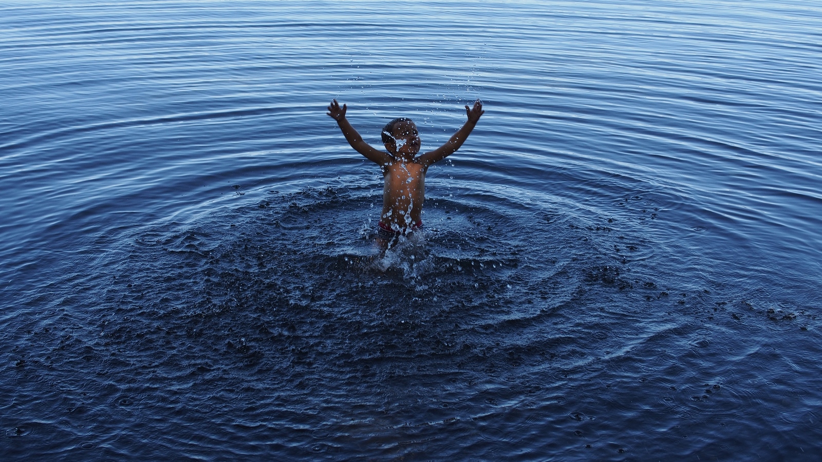 circles in the water