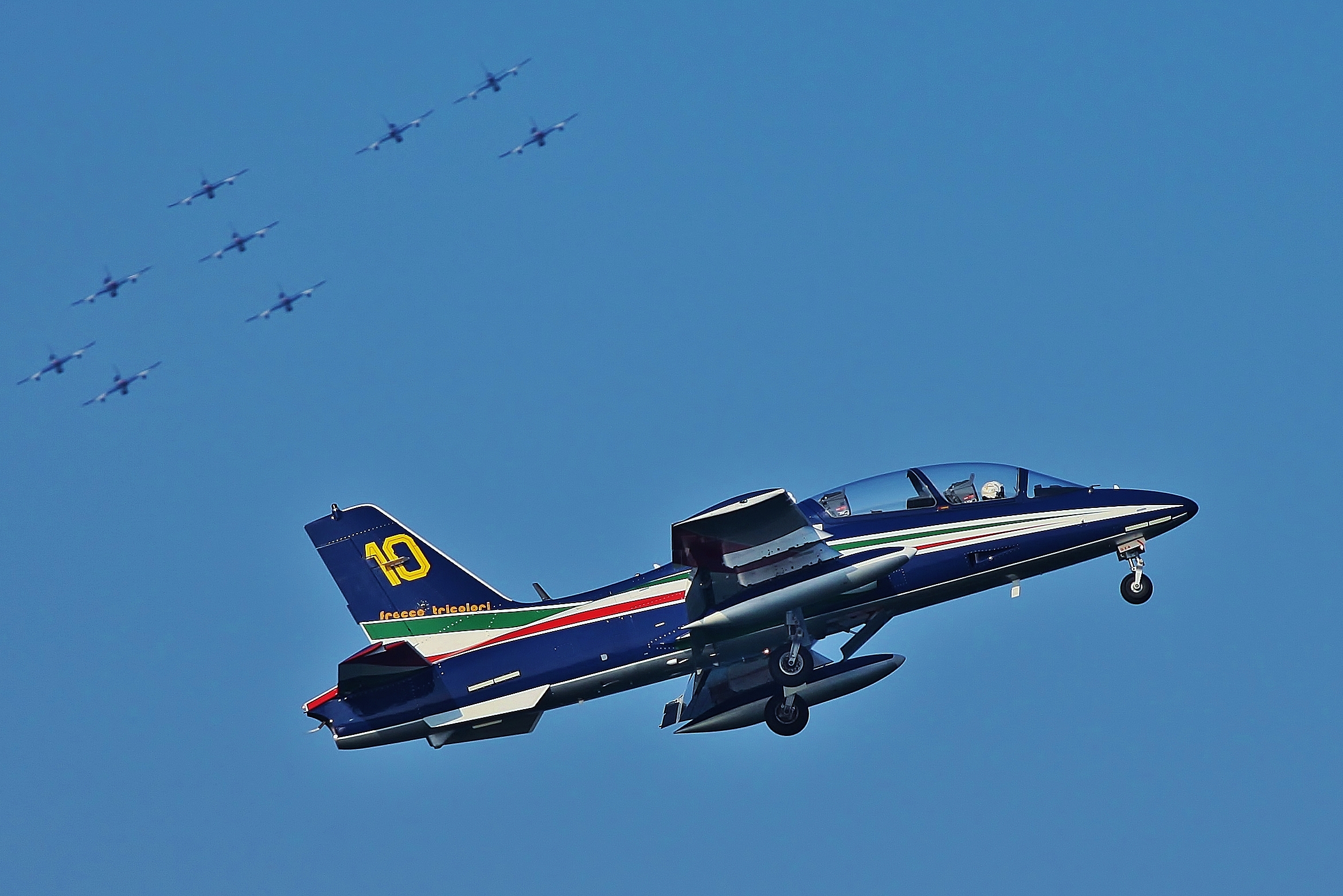 Arrows Italian pride