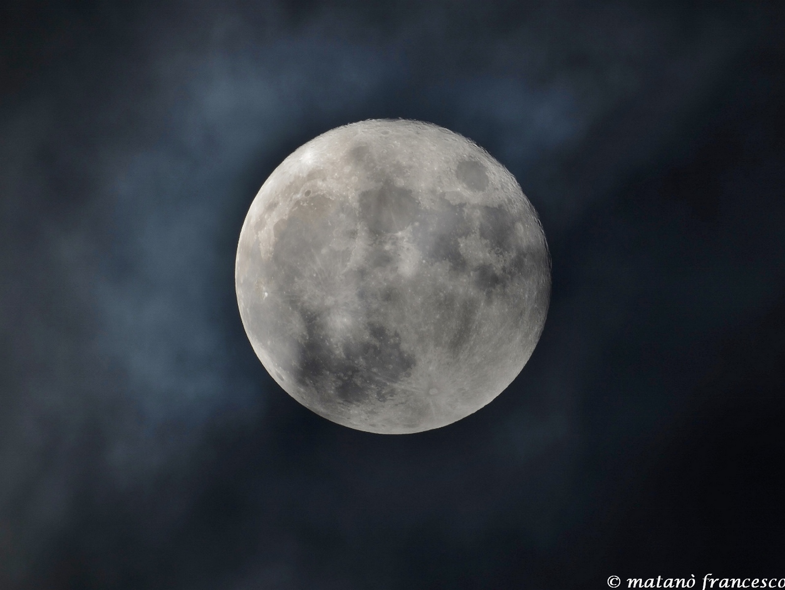 luna del 07-11-2014 con cielo coperto