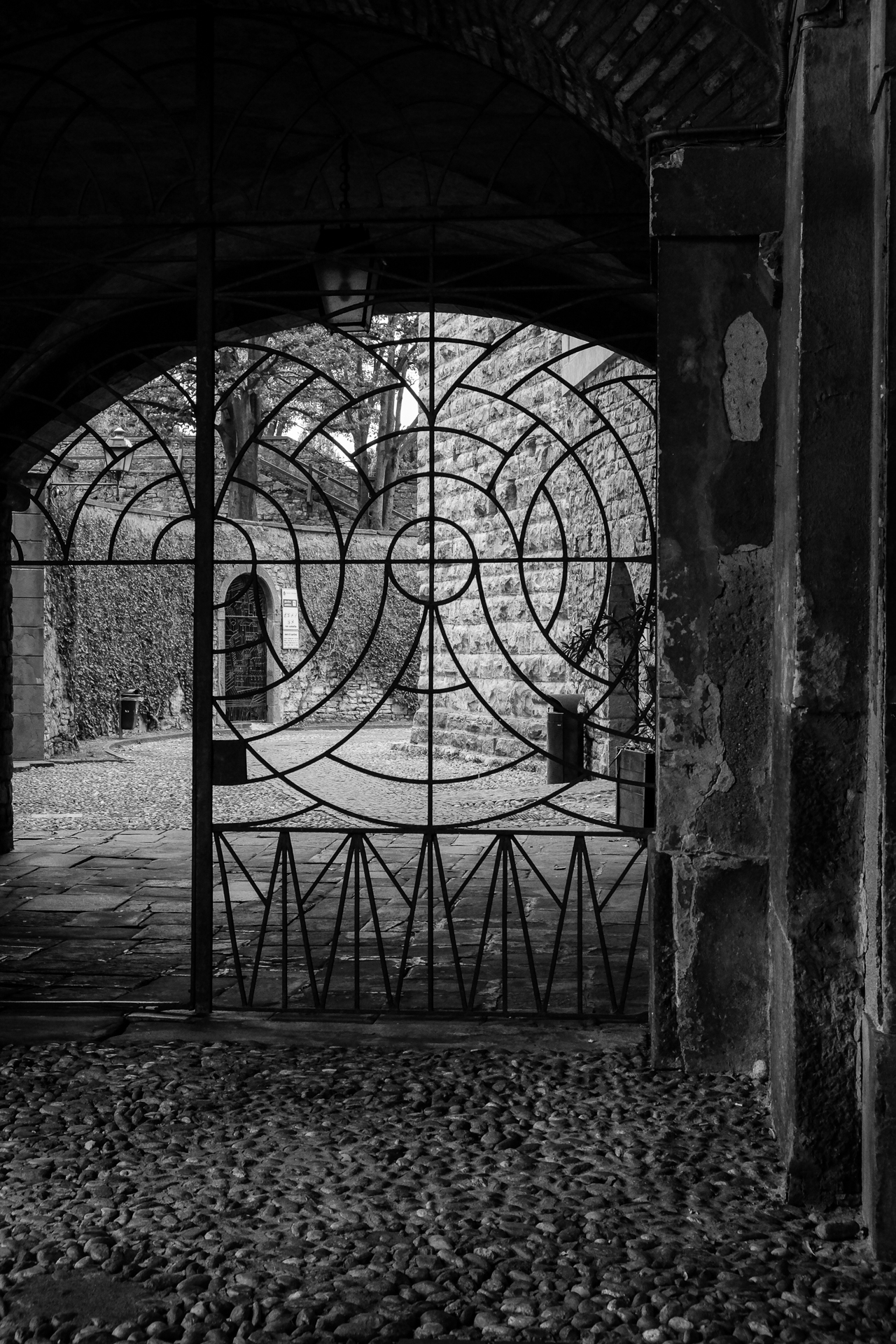 Cancellata b/n. Bergamo Alta