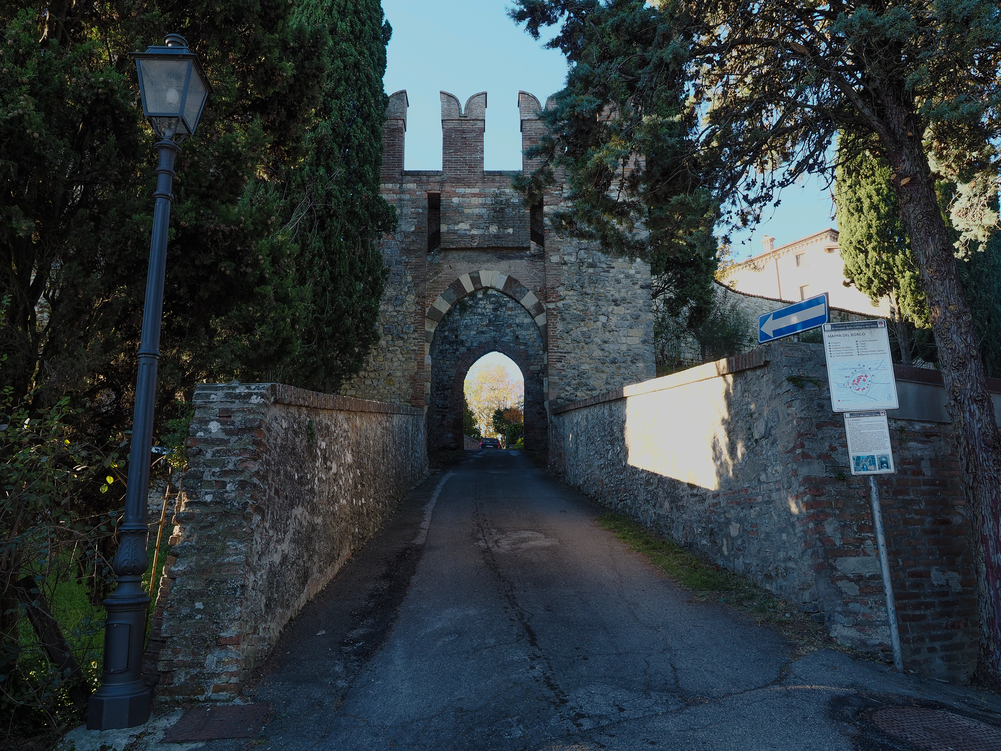 Castello Serravalle - Il Borgo