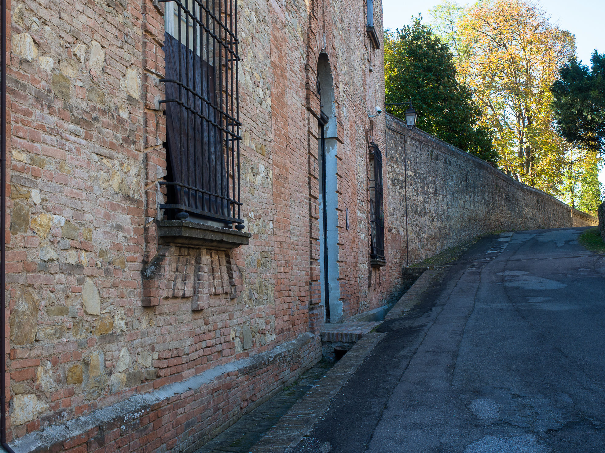 Castello Serravalle - Il Borgo