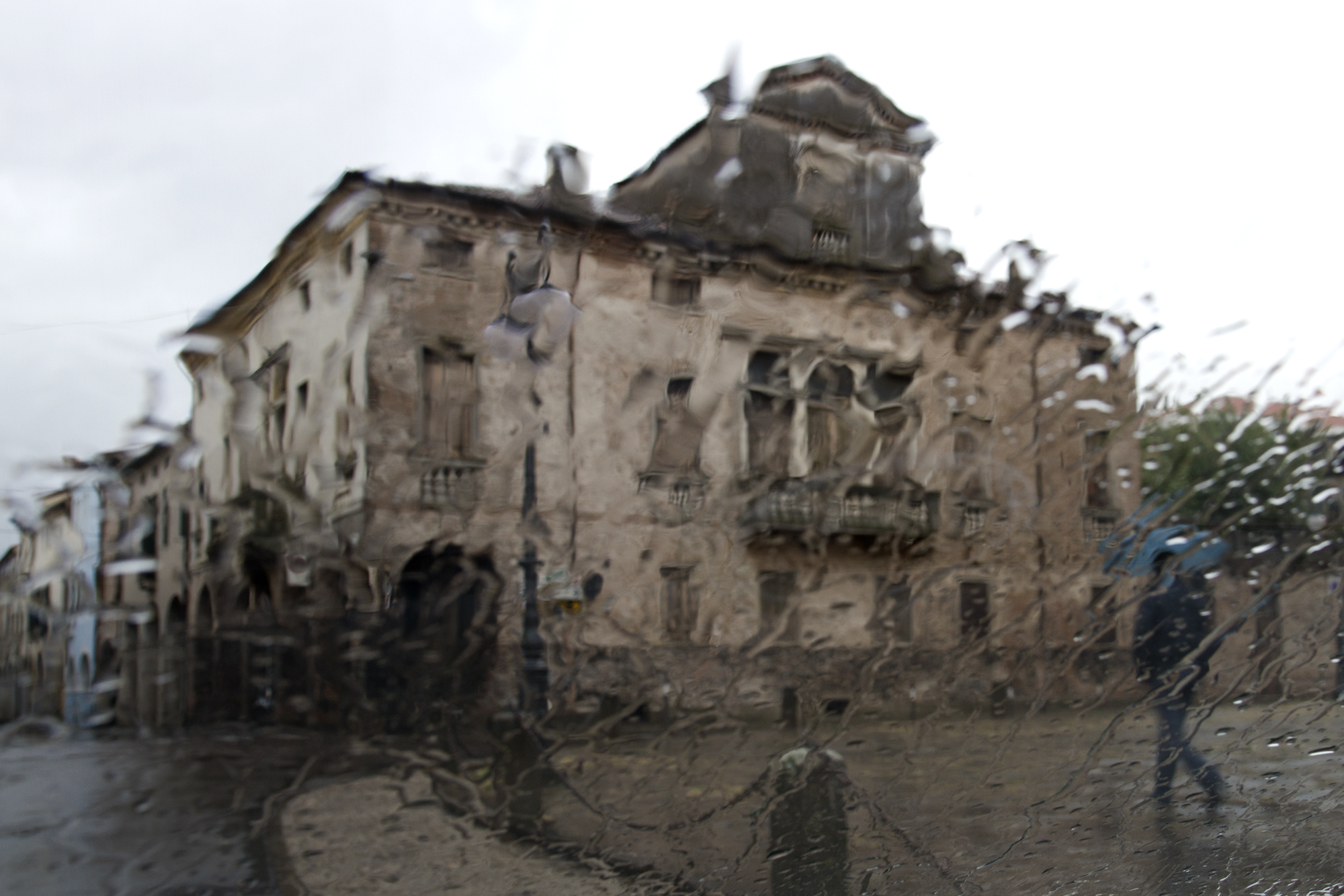 Este sotto la pioggia