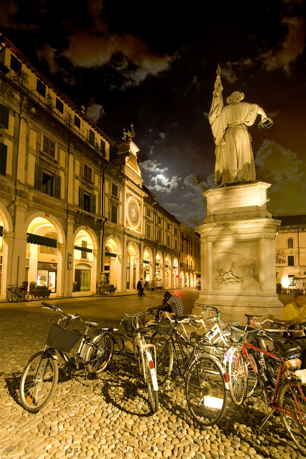 Brescia Piazza Loggia (by night)