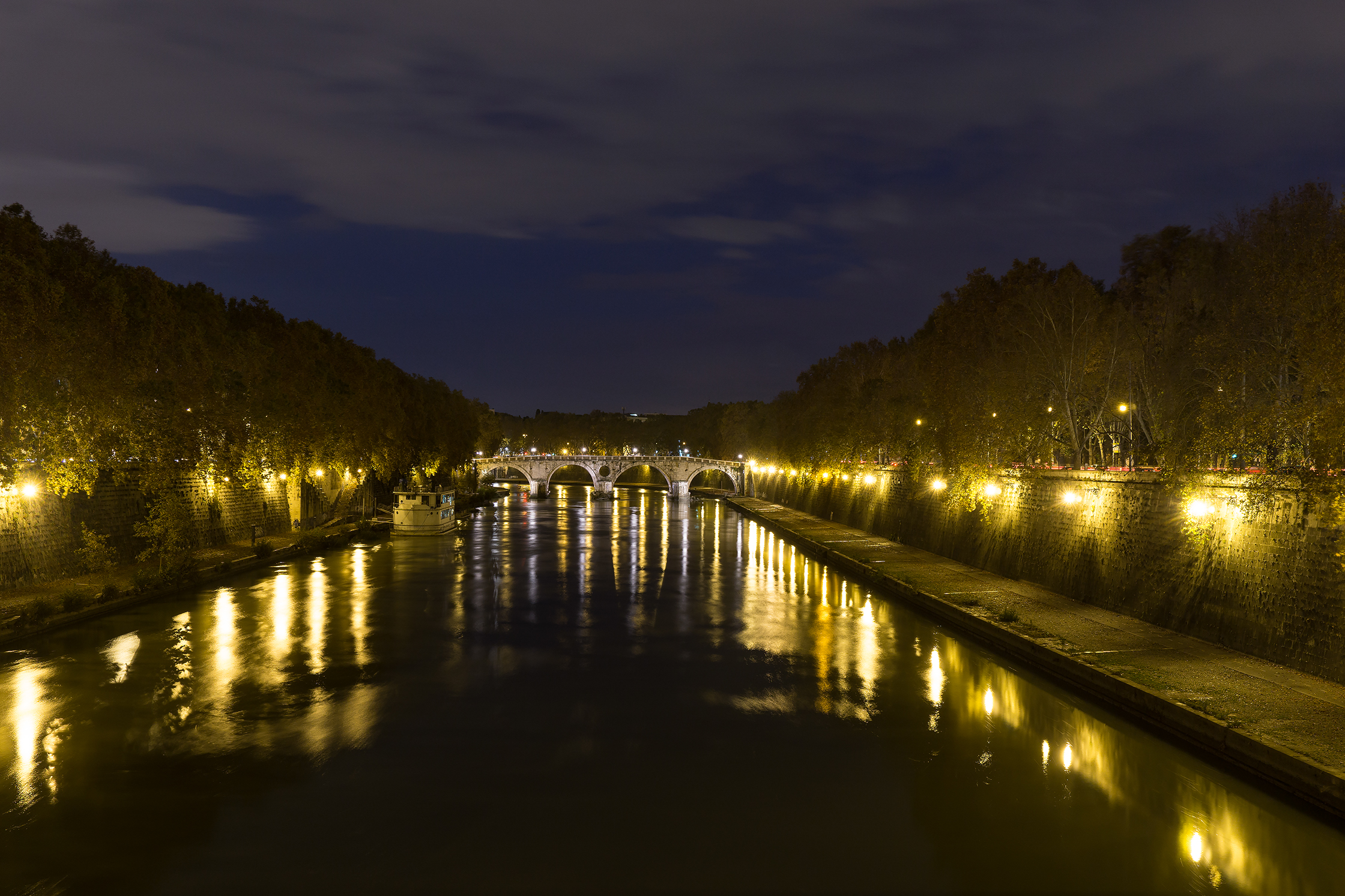 Tiber at night