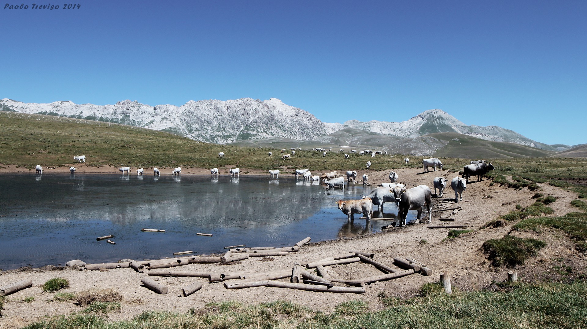 Campo Imperatore (lake at the fork for Santo Stefano)