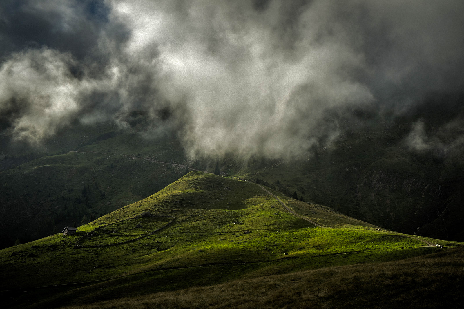 Ombre e luci sul Monte Avaro