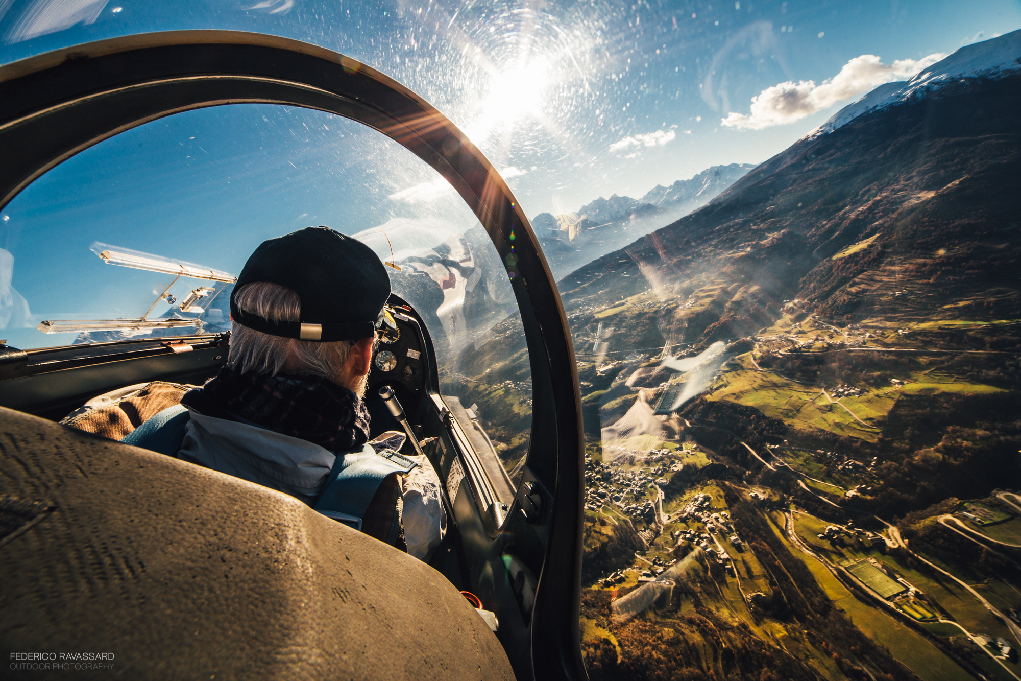 In aliante sopra la Val d'Aosta