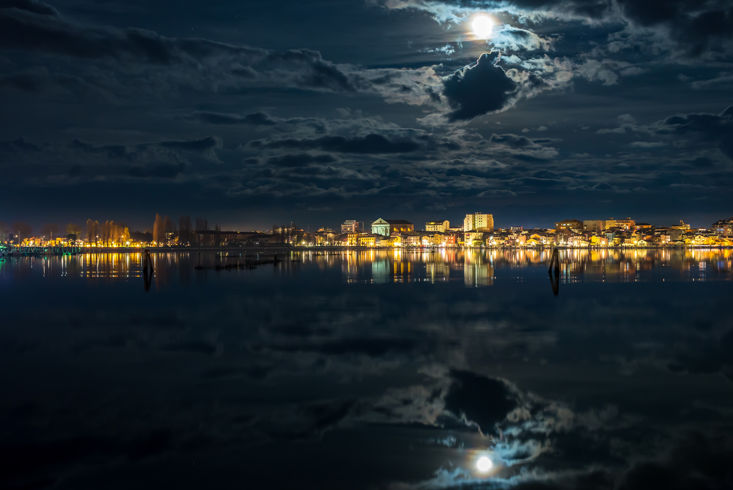 Veduta notturna di Sottomarina