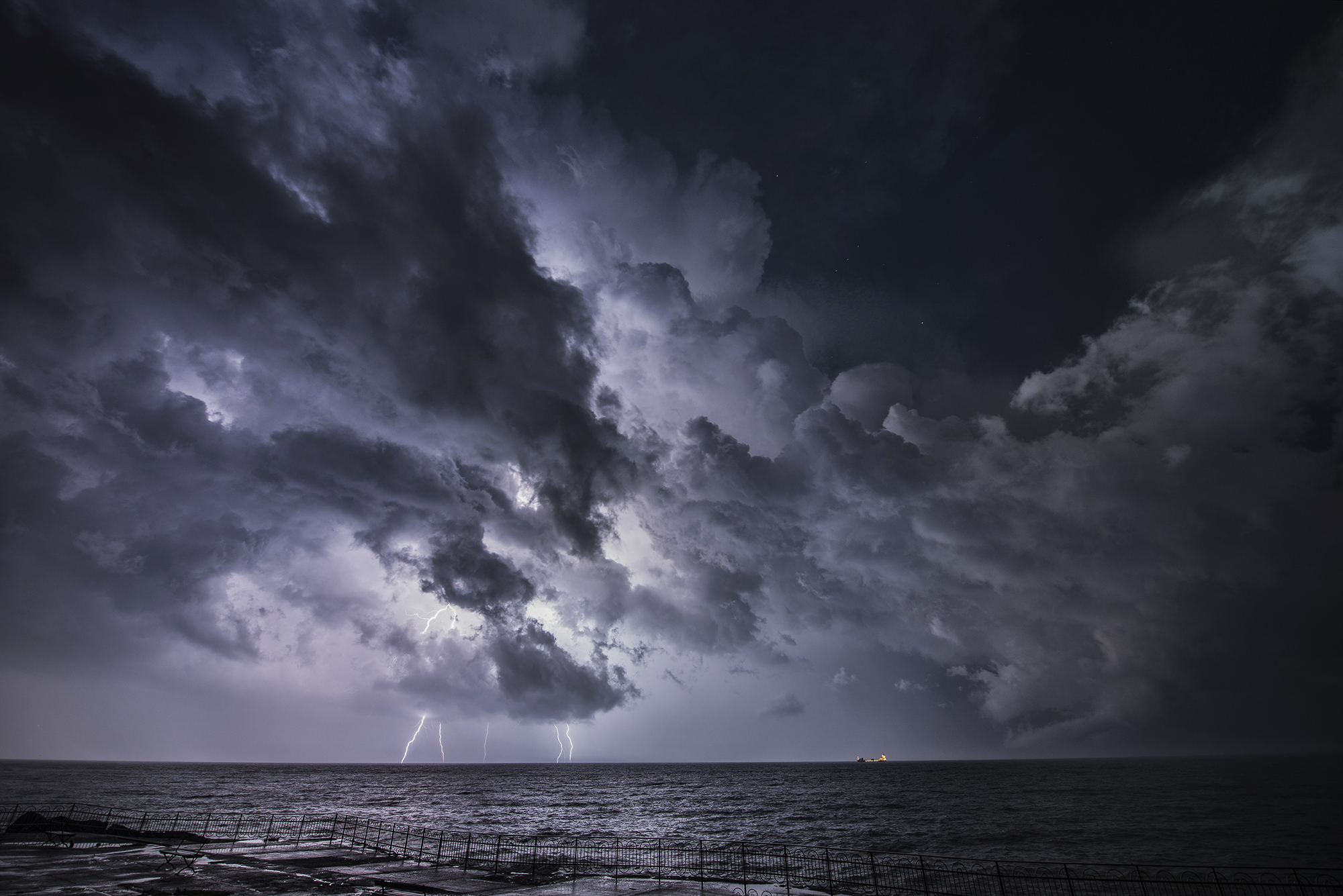 Fulmini e ciel sereno.