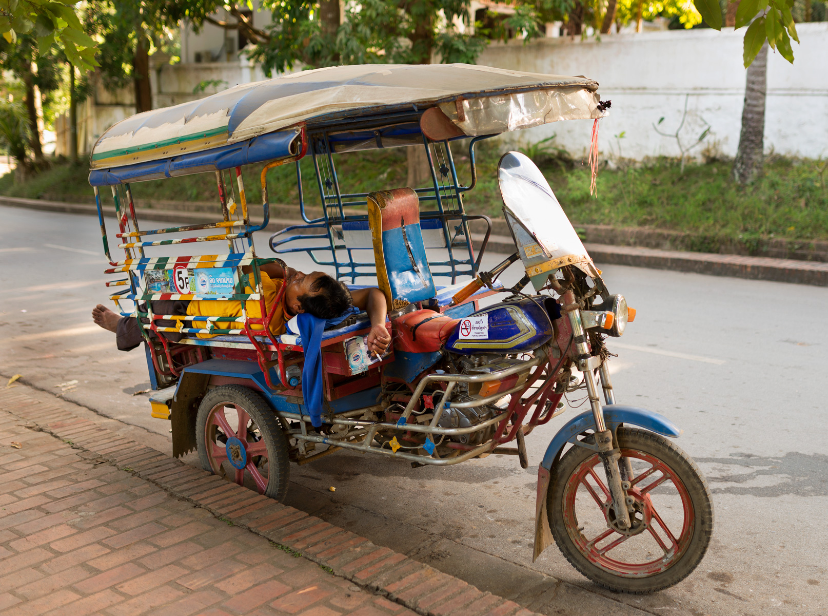 La dura vita del Tuk-Tuk