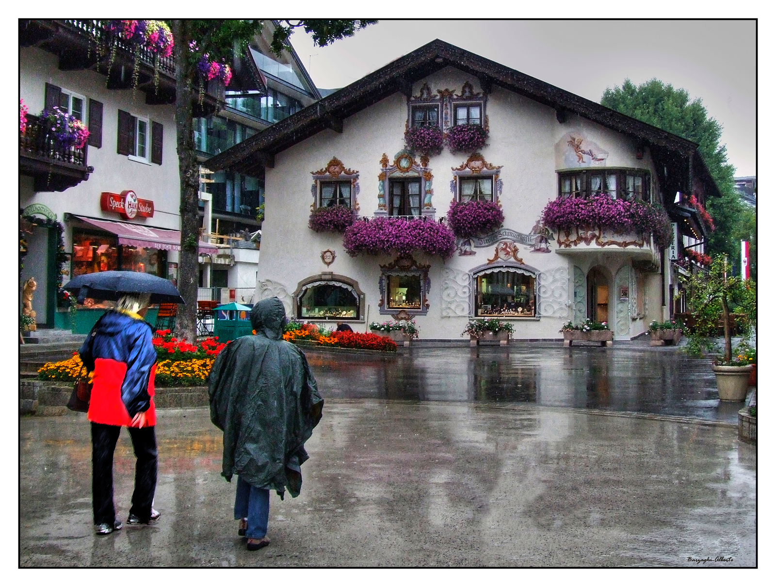 camminando sotto la pioggia
