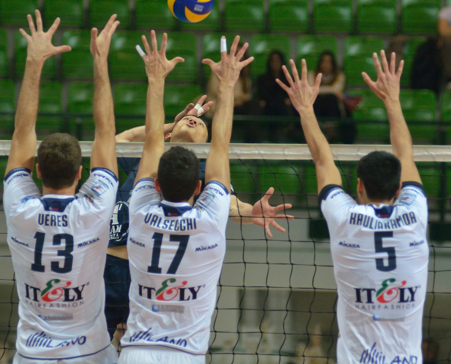 Uno spiraglio nel muro