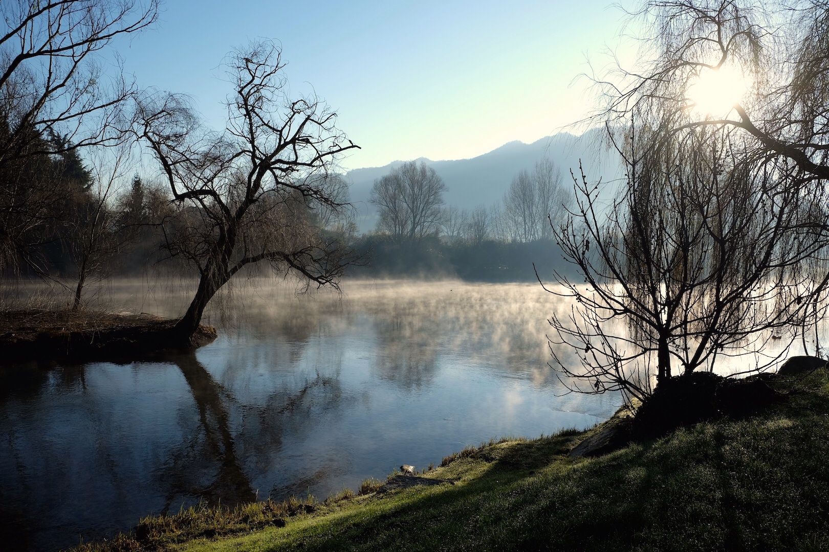Il sole riscalda il fiume