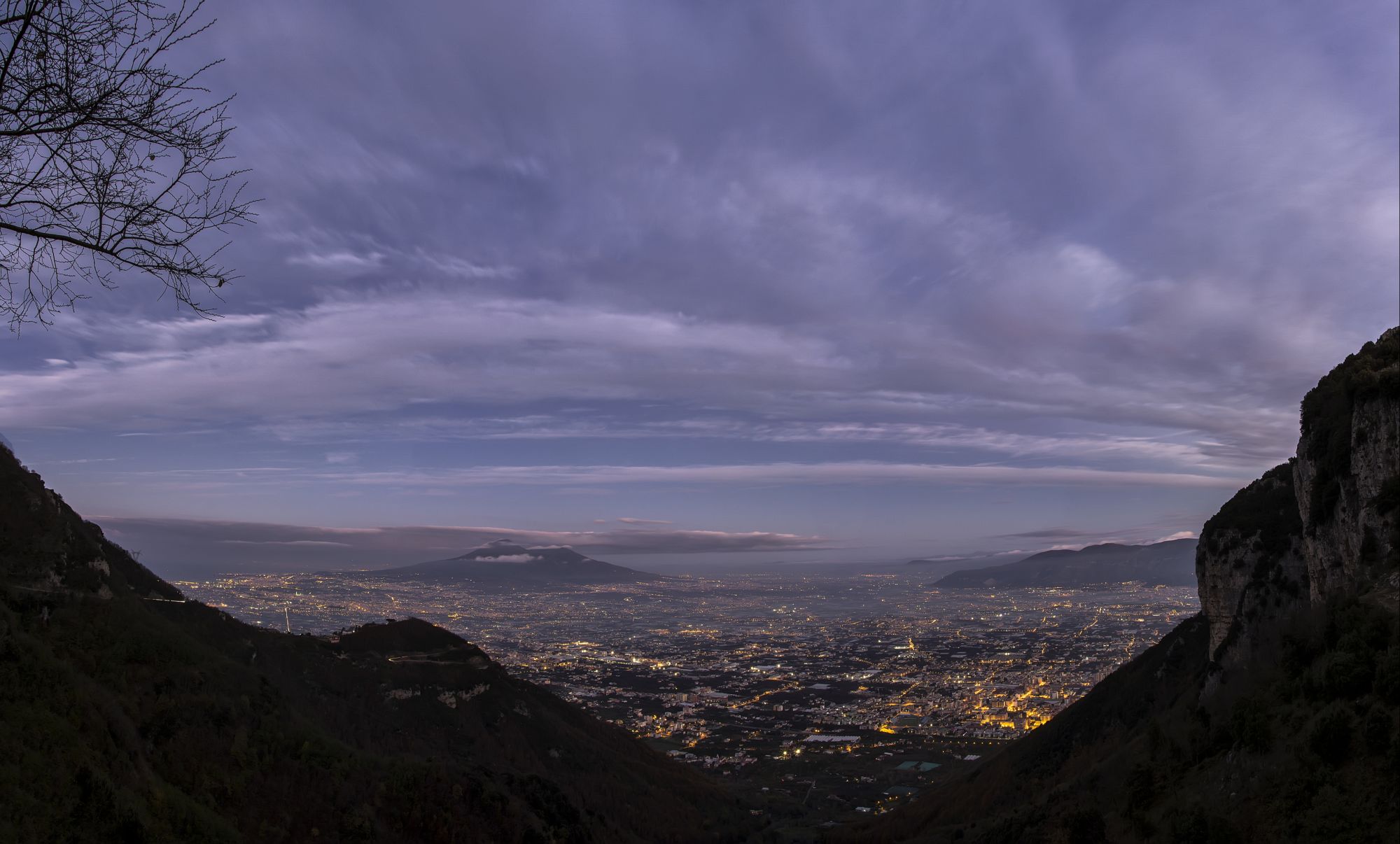 Panoramica in valico di chiunzi , ora blu