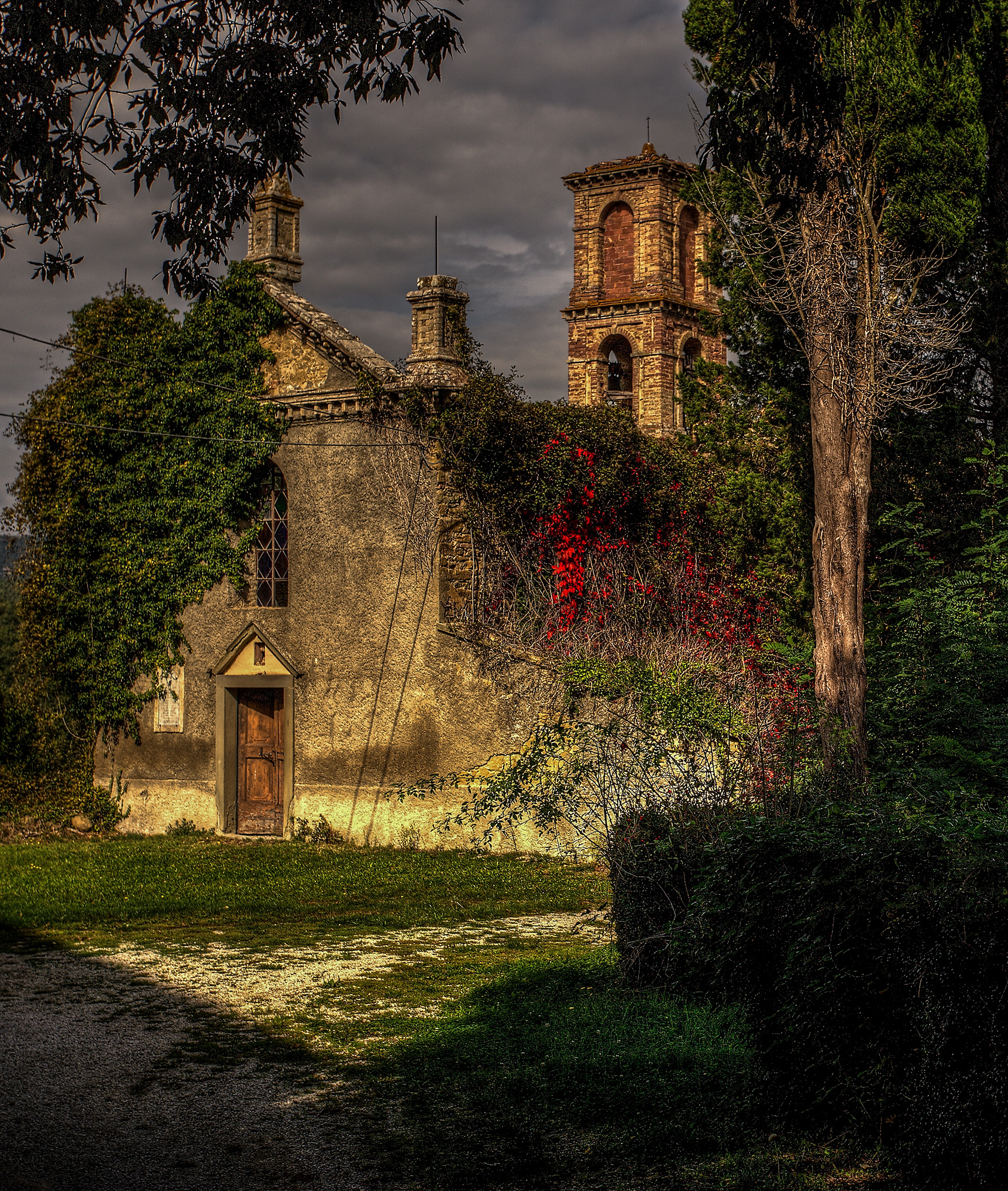 Umbria  - chiesina abbandonata