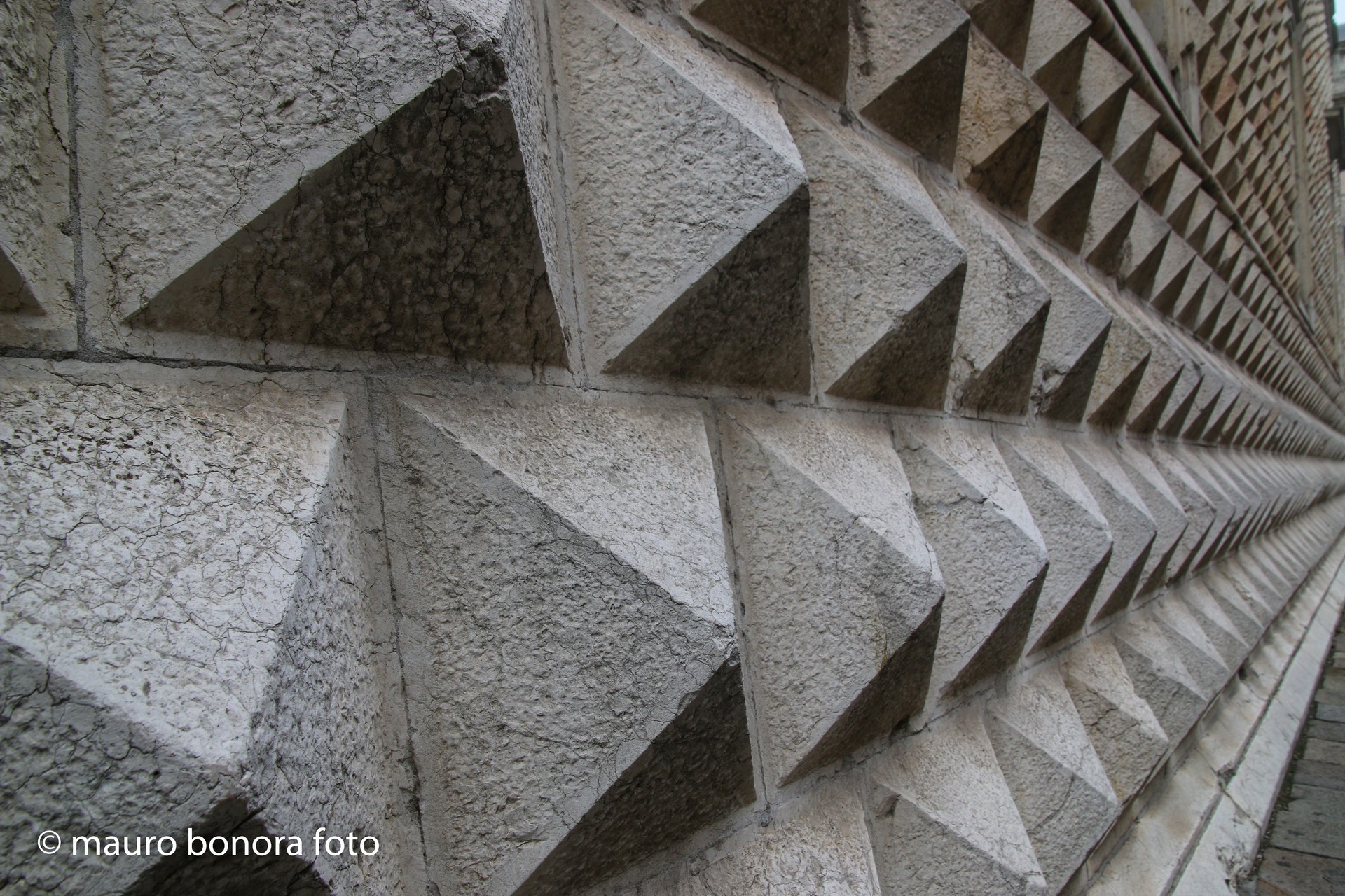 Palazzo dei Diamanti (texture)