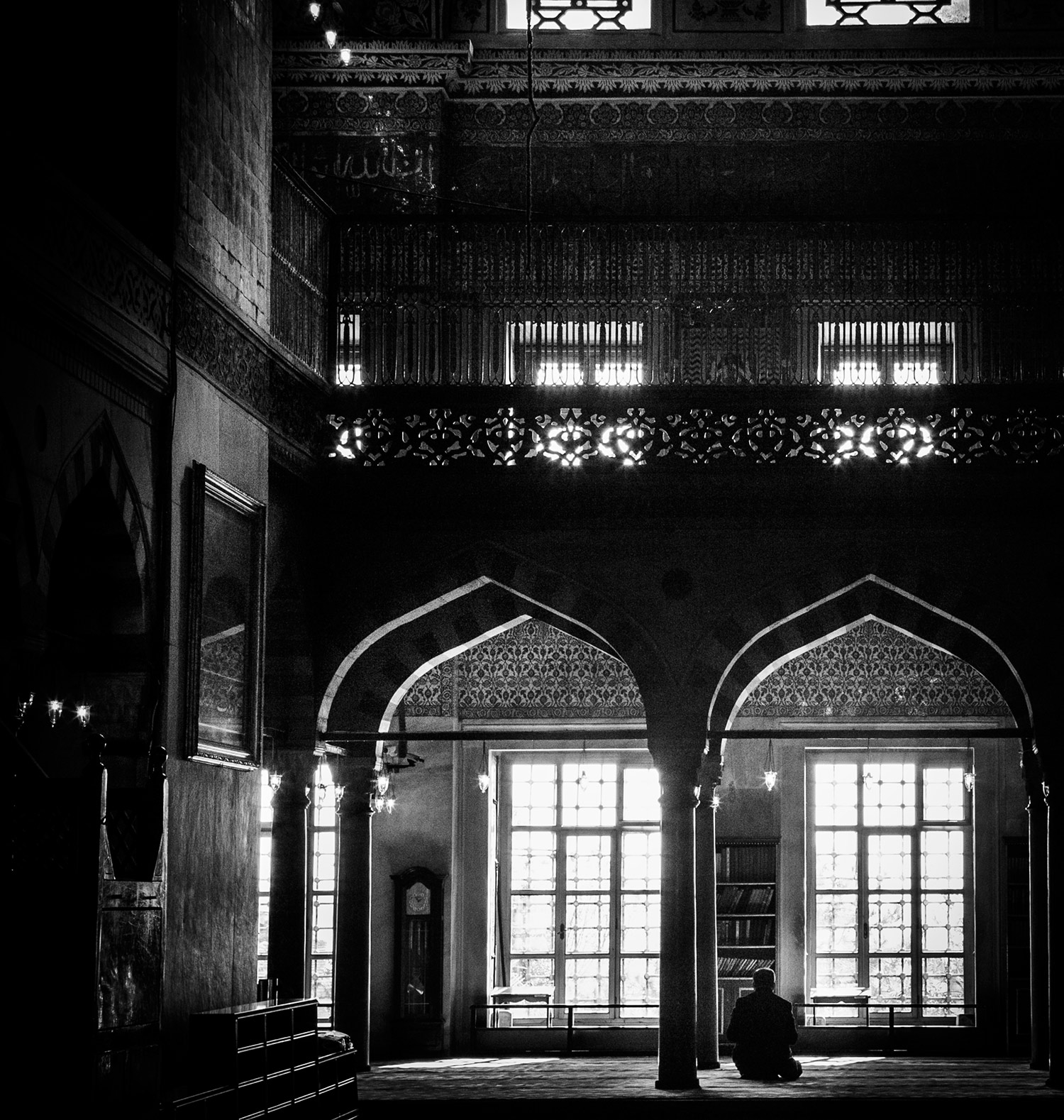 muslim praying in blue mosque