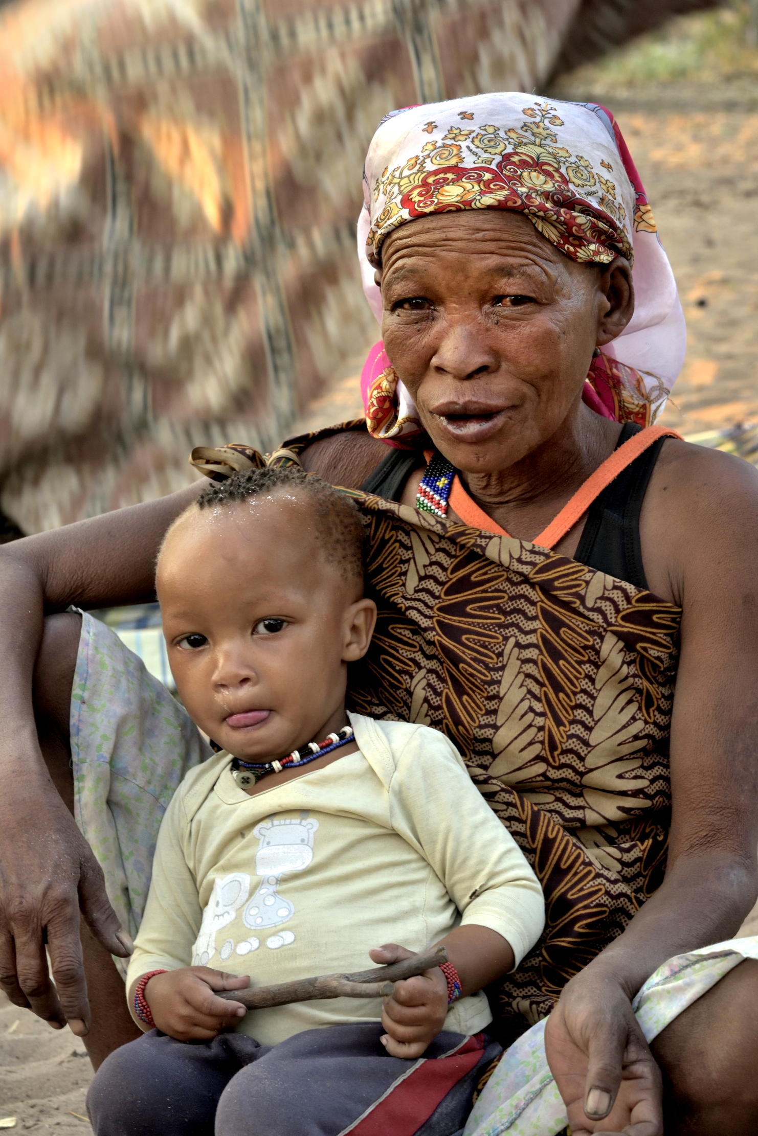 Namibia 2013 - ushmanland - Donna Boscimane con bambino