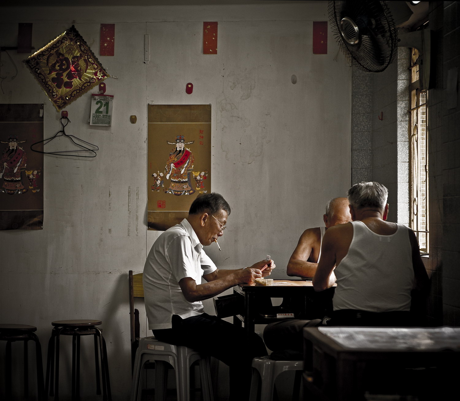 vecchi contrabbandieri giocano a dou di zhu