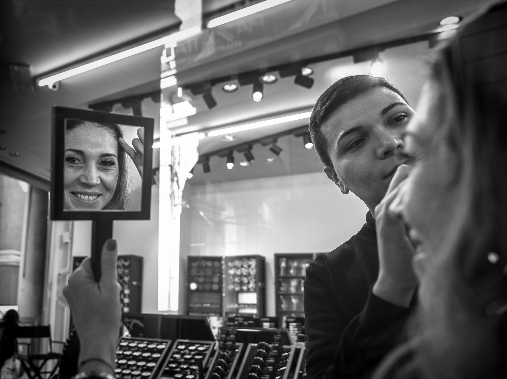 love love, sailing away I still wake up