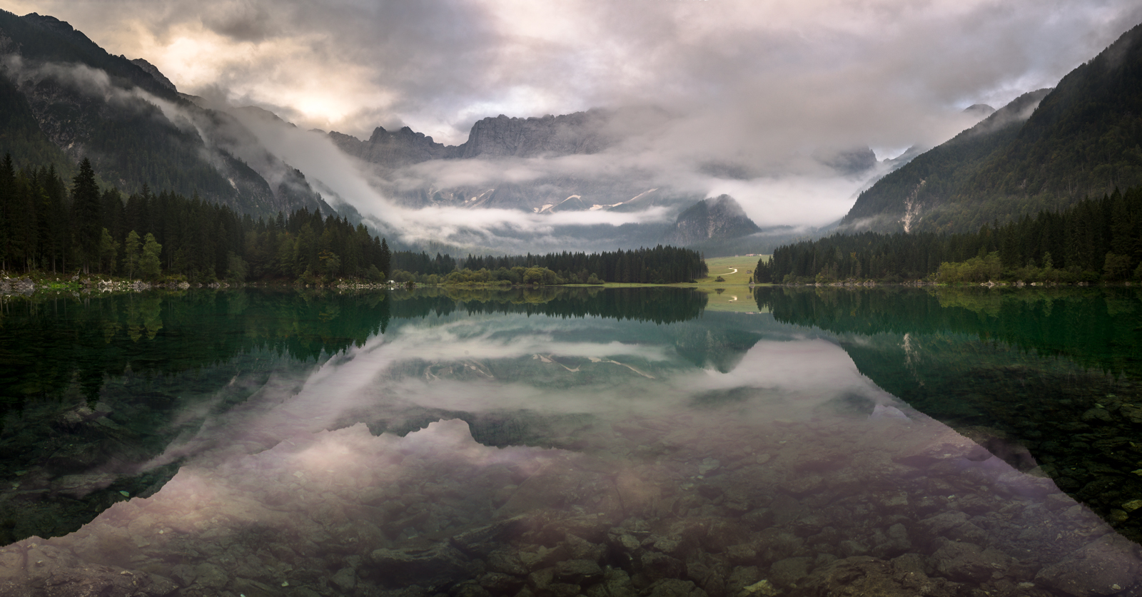 nella terra di nebbia e nuvole