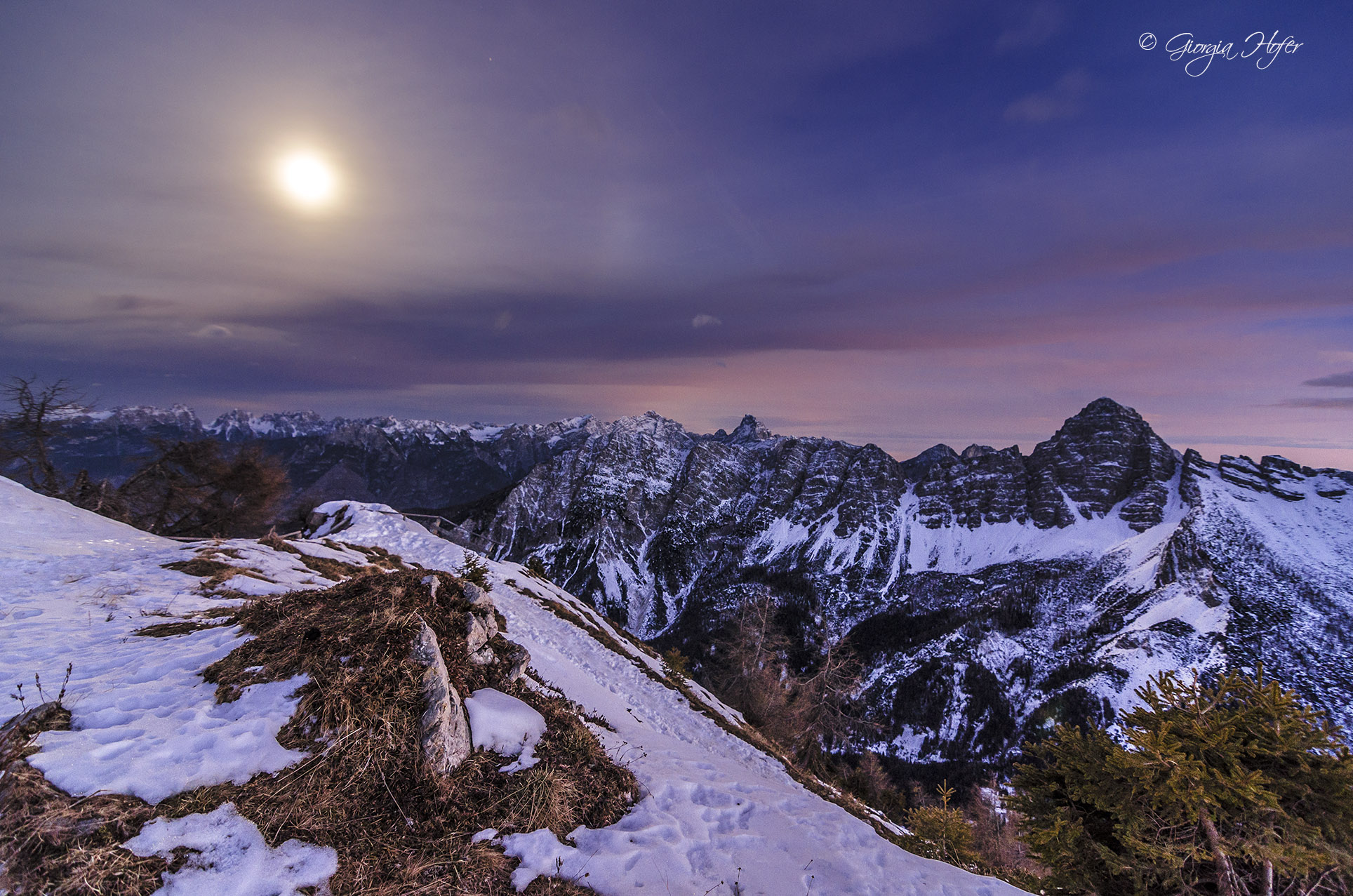 Ora blu insolita sulla cima del Monte Rite