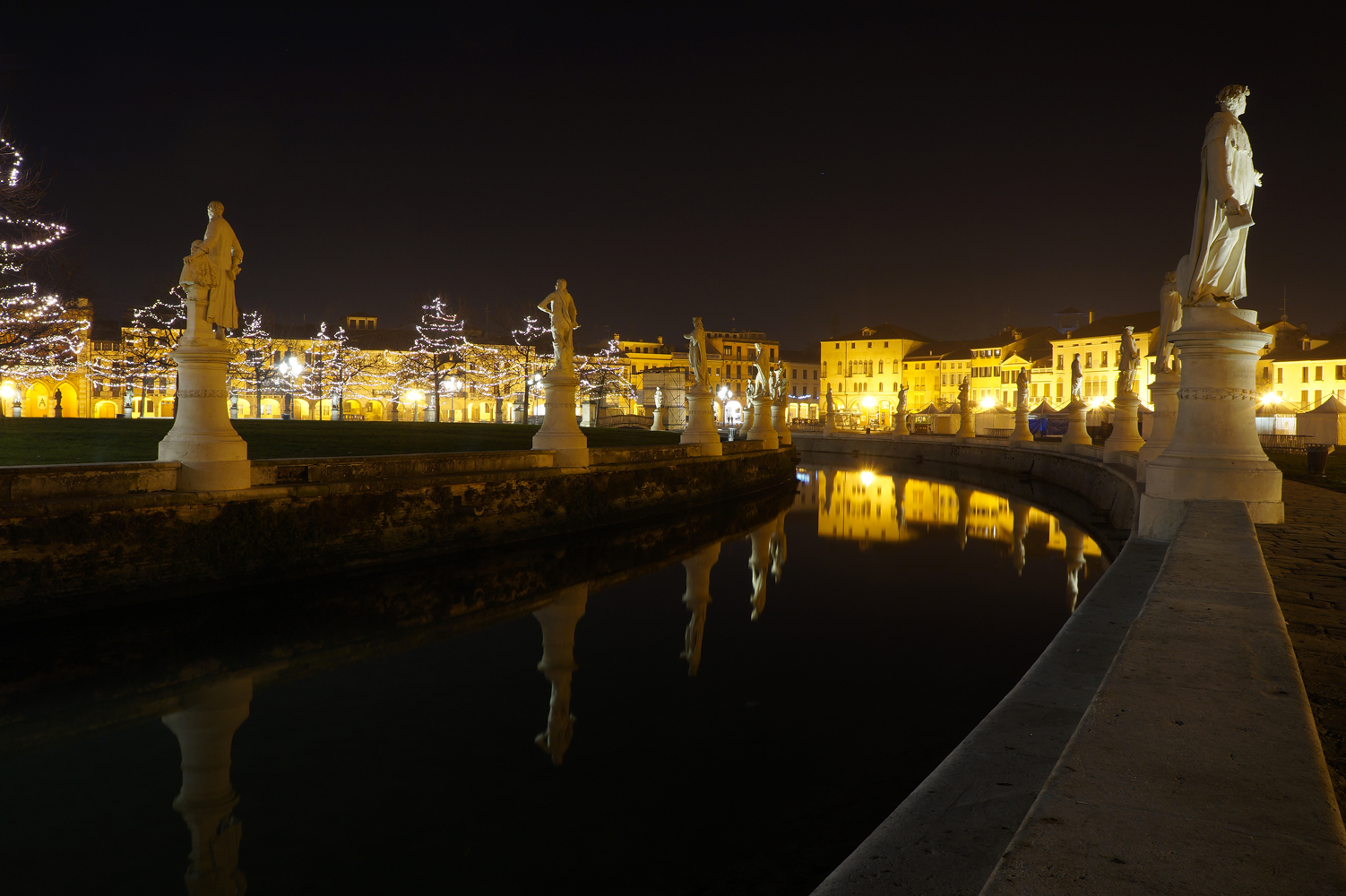 Prato della Valle by night